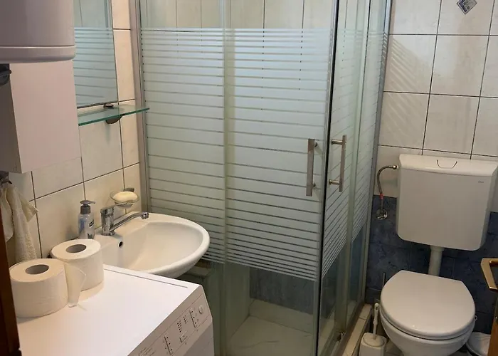 Sunny Cozy Wi-fi Elevator Urban Apartment *