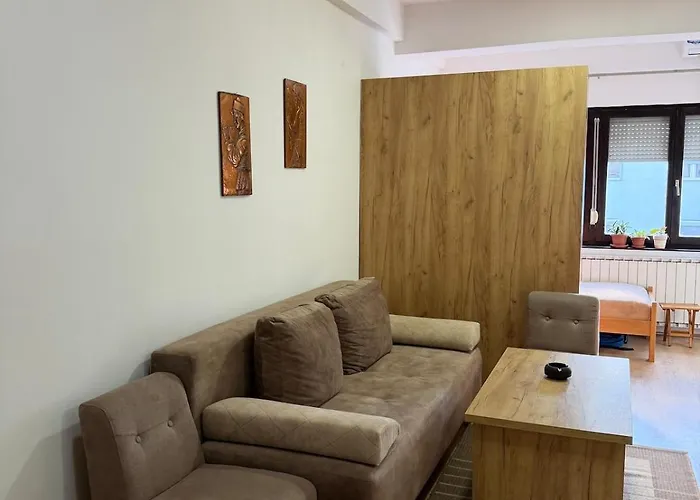 Sunny Cozy Wi-fi Elevator Urban Apartment *